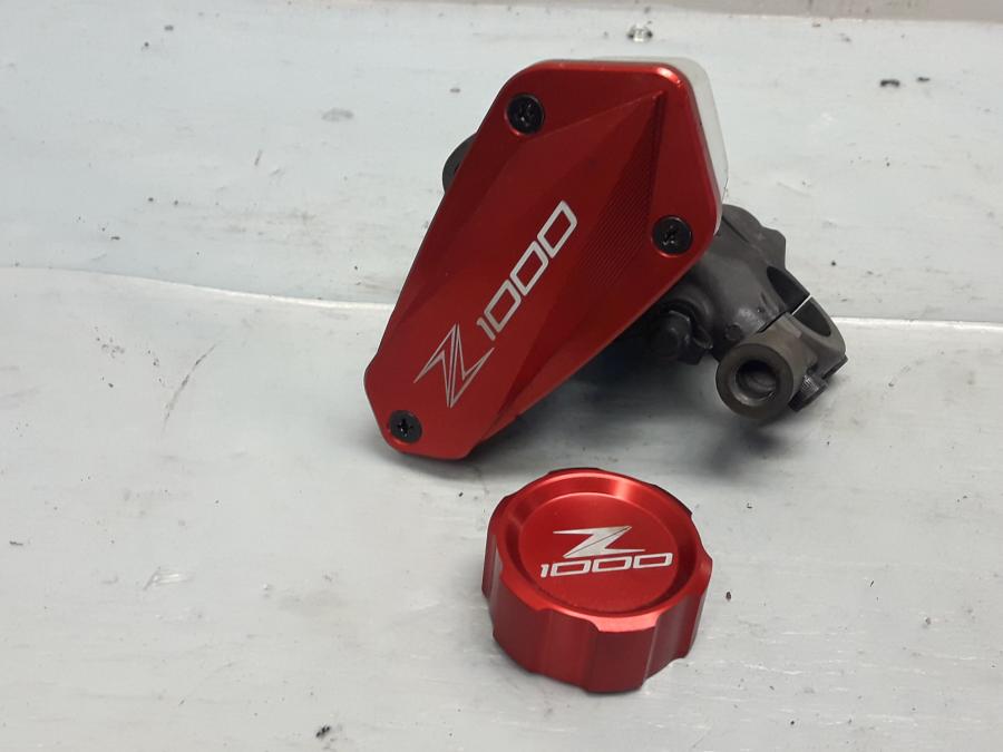 Framsidan på Bromshuvudcylinder från en Kawasaki Z 1000 -2013 motorcykel.