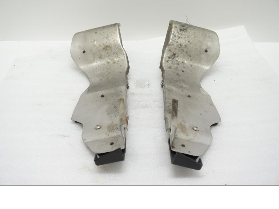 Framsidan på Värmeskydd från en Honda XL 1000 V -2008 motorcykel.