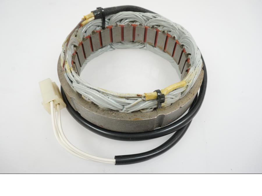 Framsidan på Generator från en Yamaha XJ 900 -1998 motorcykel.