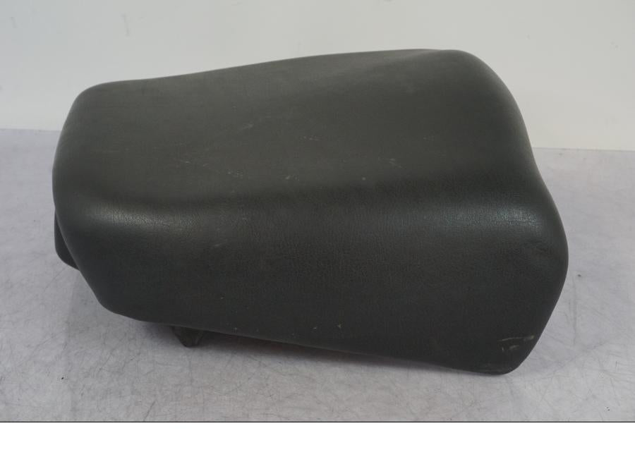 Snett uppifrån på Sadel från en BMW R 1100 GS -1998 motorcykel.