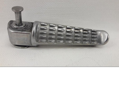 Framsidan på Fotpinne från en Kawasaki Z 900 -2020 motorcykel.