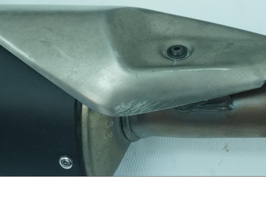 Vänster sida på Ljuddämpare från en KTM RC 390 -2019 motorcykel.
