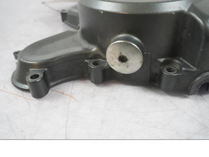 Vänster sida på Generatorkåpa från en KTM 125 Duke -2017 motorcykel.