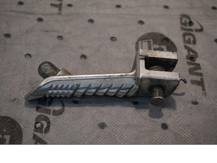 Baksidan på Fotpinne från en Suzuki GSX-R 1000 -2008 motorcykel.