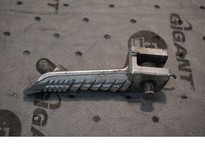 Baksidan på Fotpinne från en Suzuki GSX-R 1000 -2008 motorcykel.