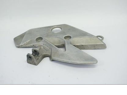 Baksidan på Fotpinnefäste från en Honda CB 500 X -2015 motorcykel.