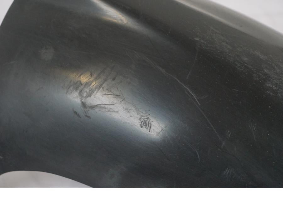 Snett nerifrån på Svingskärm från en Aprilia RS 125 -2000 motorcykel.