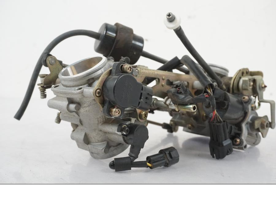 Snett nerifrån på Spjällhus från en Suzuki SV 650 S -2005 motorcykel.