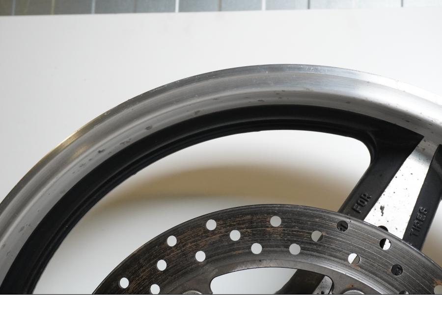 Extrabild6 på Fälg från en Yamaha XV 1700 -2003 motorcykel.