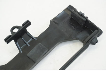 Extrabild3 på Batterihållare från en Ducati Streetfighter V4 -2020 motorcykel.