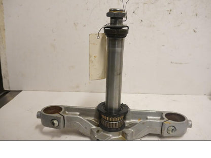 Framsidan på Gaffelkrona från en Kawasaki VN 1500 Classic Tourer -2003 motorcykel.