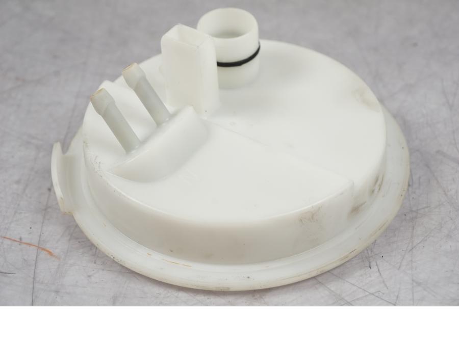 Snett uppifrån på Bensintanksanslutning från en BMW R 1200 GS -2005 motorcykel.