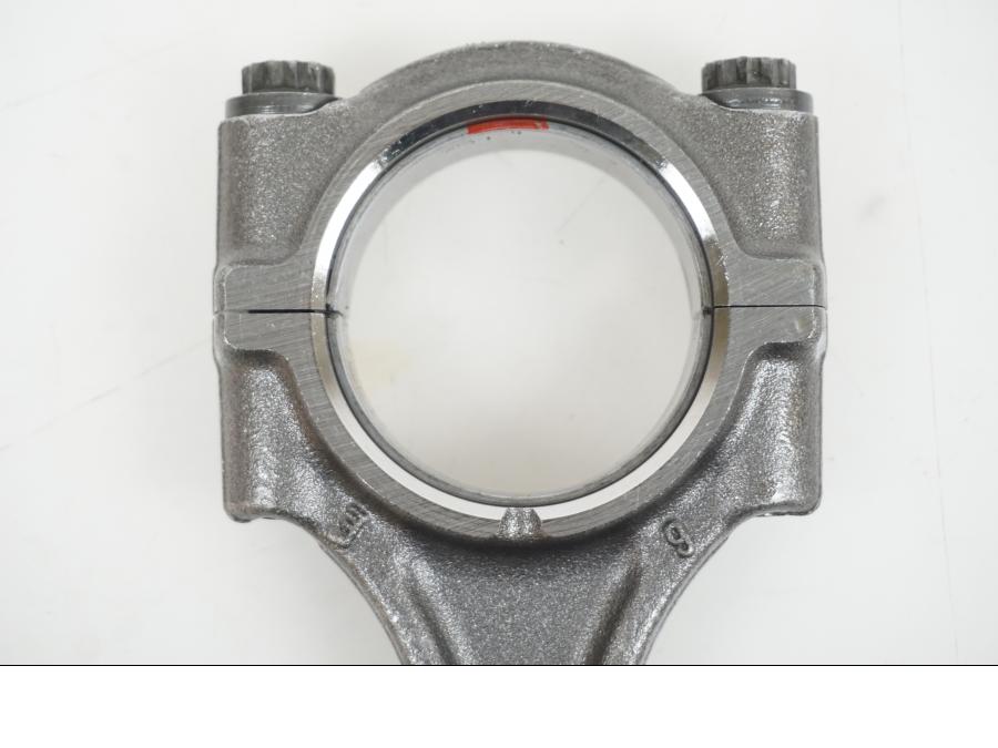 Vänster sida på Vevstake från en BMW F 850 GS -2019 motorcykel.