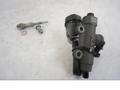 Baksidan på Bromshuvudcylinder från en KTM 790 Duke -2018 motorcykel.