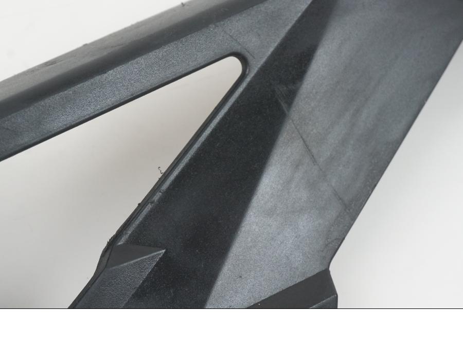 Vänster sida på Kedjeskydd från en Suzuki GSX-R 1000 -2007 motorcykel.