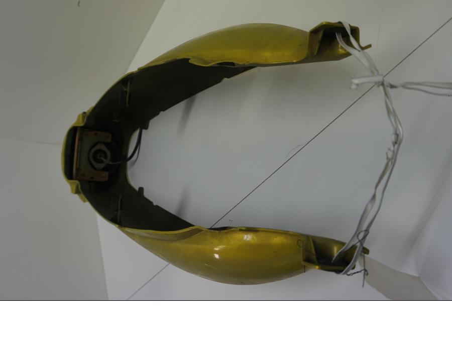 Vänster sida på Bakvinge från en Suzuki GSX 600 F -2000 motorcykel.