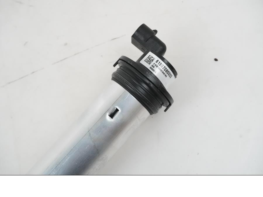 Vänster sida på Bensinnivågivare från en KTM 1290 Super Adventure S -2022 motorcykel.