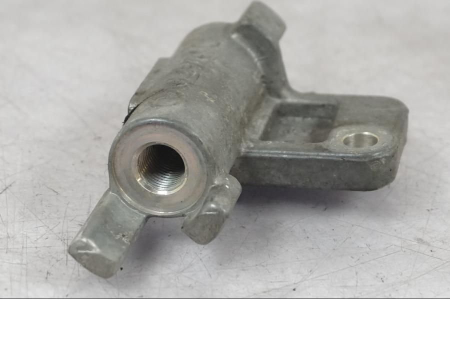 Höger sida på Bromsfördelare från en Suzuki SV 650 -1999 motorcykel.