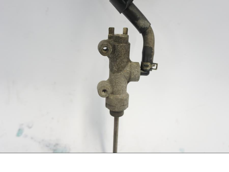 Höger sida på Bromshuvudcylinder från en Suzuki DL 1000 -2003 motorcykel.