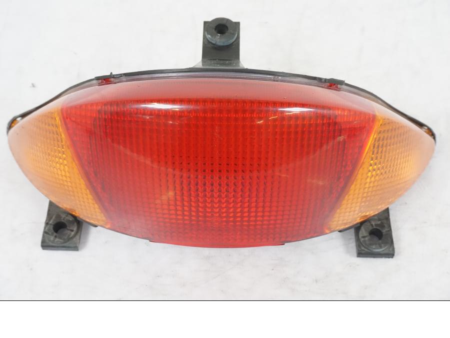 Framsidan på Baklampa från en Honda NT 650 V -2002 motorcykel.