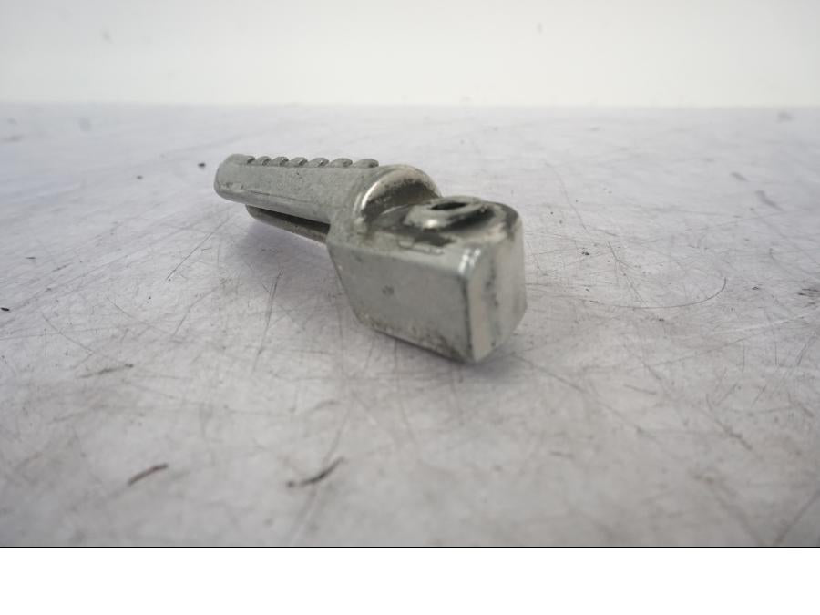 Snett uppifrån på Fotpinne från en Kawasaki ER-6N -2008 motorcykel.