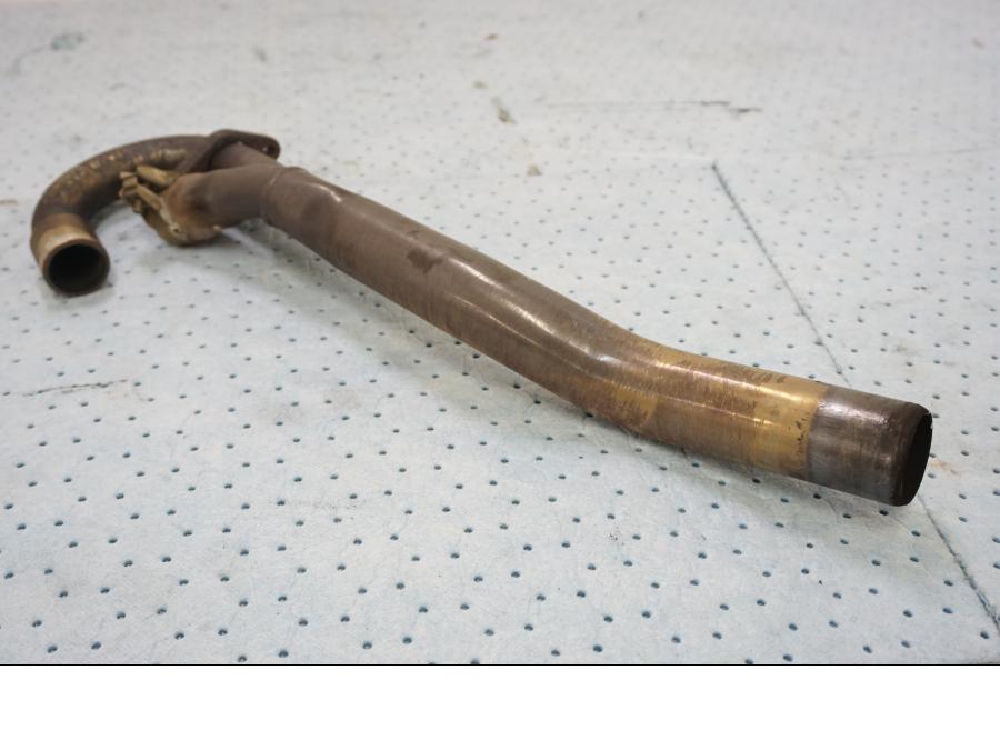 Höger sida på Grenrör från en BMW F 650 -1998 motorcykel.