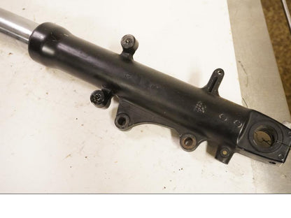 Vänster sida på Gaffelben från en Kawasaki ZX-9R -1999 motorcykel.