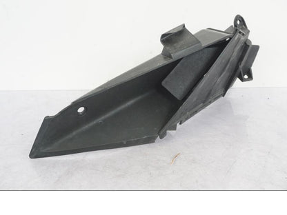 Baksidan på Luftintag från en KTM 1290 Super Adventure R -2018 motorcykel.