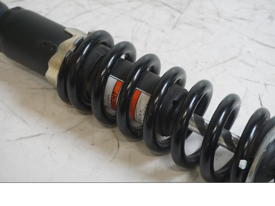 Höger sida på Stötdämpare från en Kawasaki Ninja 300 -2013 motorcykel.