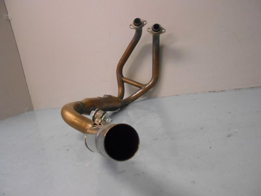 Vänster sida på Grenrör från en Kawasaki Ninja 300 -2014 motorcykel.