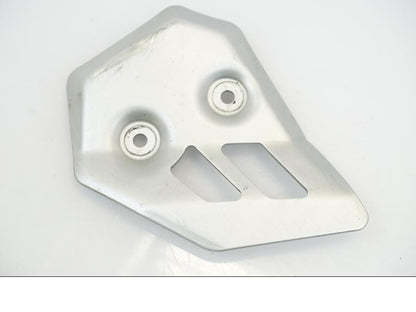 Snett nerifrån på Fotpinnehälskydd från en Yamaha XT 660 R -2004 motorcykel.