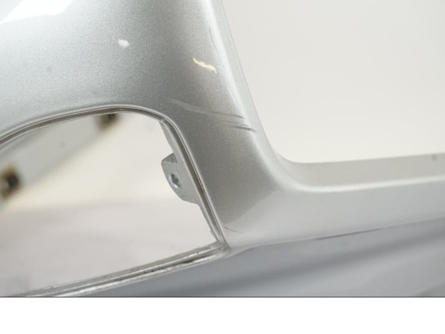 Snett uppifrån på Strålkastarkåpa från en BMW R 1150 RS -2003 motorcykel.