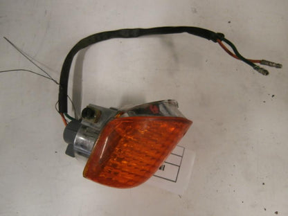 Baksidan på <p>Blinkers vänster fram från Honda VFR 750 F 1988.</p>

<p>Okej skick.</p> motorcykel.