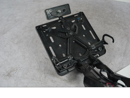 Snett uppifrån på Skylthållare från en Yamaha MT-09 -2024 motorcykel.