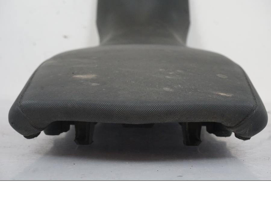 Vänster sida på Sadel från en BMW F 800 GS -2008 motorcykel.