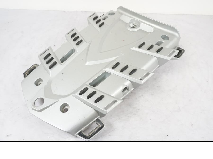 Framsidan på Sadelfäste från en BMW R 1200 GSA -2012 motorcykel.