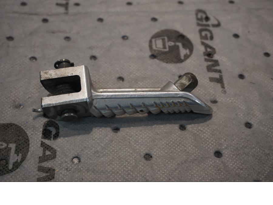 Baksidan på Fotpinne från en Suzuki GSX-R 1000 -2008 motorcykel.