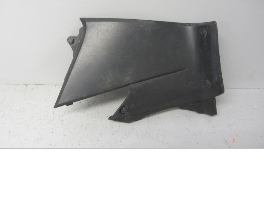 Framsidan på Sidopanel från en Suzuki LTA 750 XP E -2009 motorcykel.