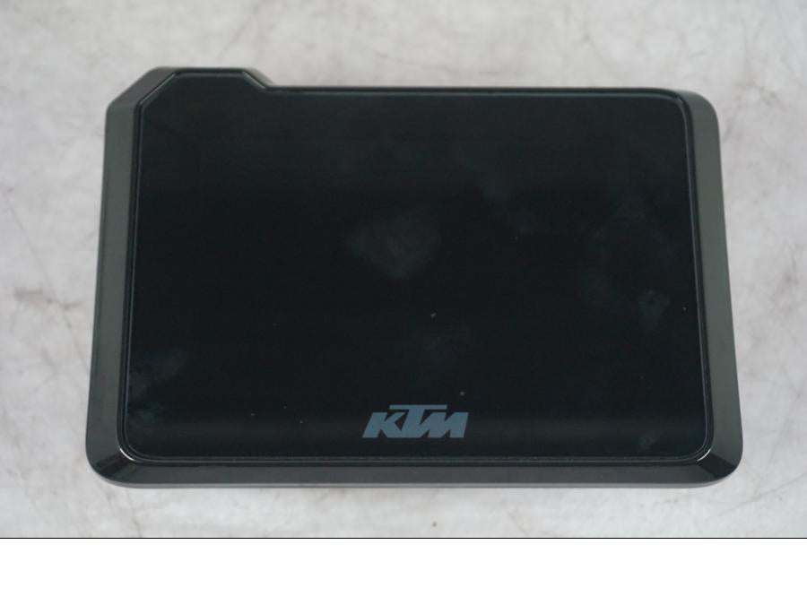 Framsidan på Instrumentpanel från en KTM 1290 Super Duke R -2022 motorcykel.