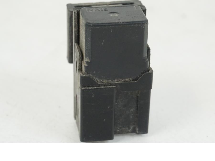 Vänster sida på Relä från en KTM 990 SM -2009 motorcykel.