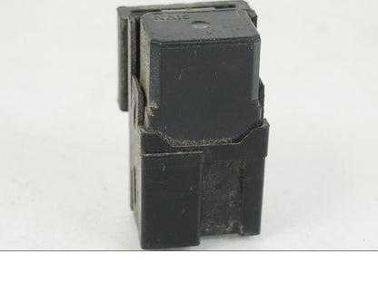 Vänster sida på Relä från en KTM 990 SM -2009 motorcykel.