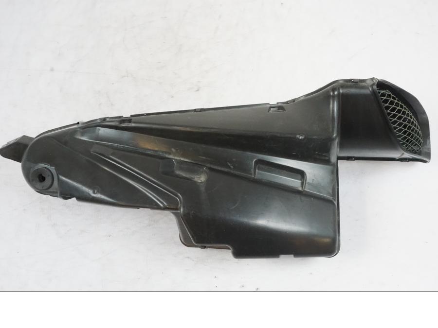 Vänster sida på Luftrör från en Suzuki GSX-R 750 -2007 motorcykel.