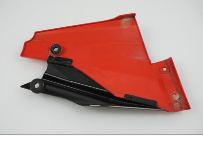 Snett uppifrån på Kylarvinge från en Ducati Streetfighter 1098 -2010 motorcykel.