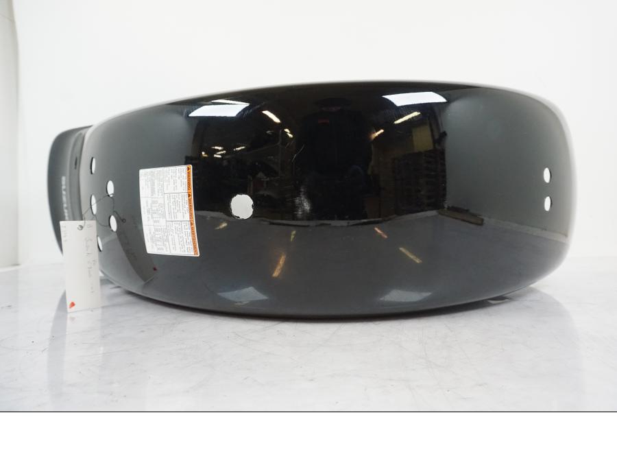 Extrabild3 på <p>Bakskärm från Suzuki VL 800 2007.</p>

<p>Två sprickor i bakkant, repor och mindre slitage av lack finns se bilder.</p> motorcykel.