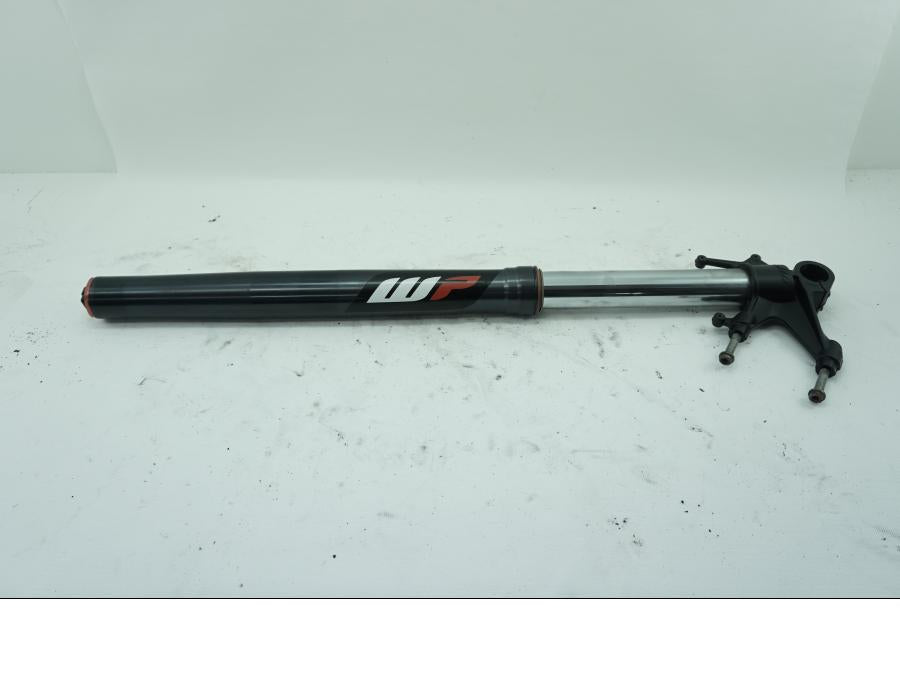 Framsidan på Gaffelben från en KTM 1190 Adventure -2014 motorcykel.