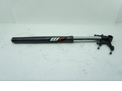 Framsidan på Gaffelben från en KTM 1190 Adventure -2014 motorcykel.