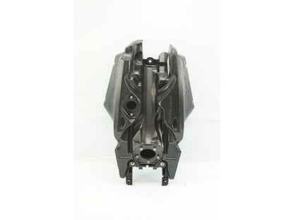 Vänster sida på Bensintank från en Husqvarna Vitpilen 701 -2018 motorcykel.