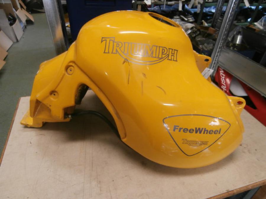 Vänster sida på Bensintank från en Triumph Tiger -2002 motorcykel.