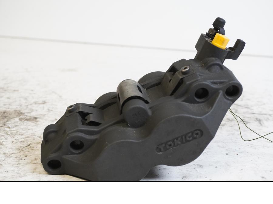 Baksidan på Bromsok från en BMW R 1200 R -2007 motorcykel.