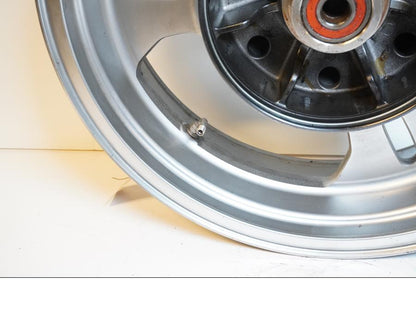 Extrabild6 på Fälg från en Kawasaki VN 1600 Mean Streak -2007 motorcykel.